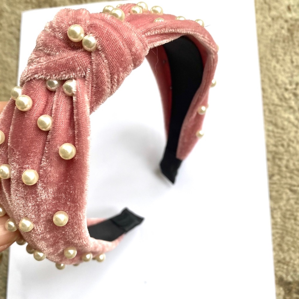 Pink headband with knot detail and pearls - Picture 3 of 3